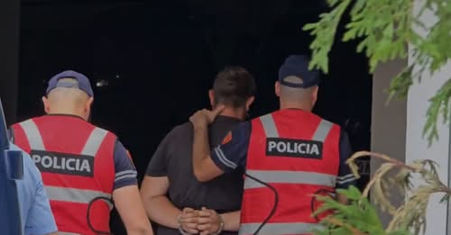 Vrasja e 14-vjeçarit në Maliq/ Të arrestuarit mbërrijnë në gjykatë, pritet caktimi i masës së sigurisë