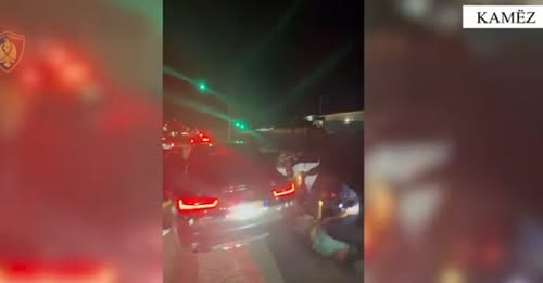 Arrestohet 21-vjeçari me armë zjarri dhe municion, momenti kur policia e shtrin në tokë (VIDEO+EMRI)