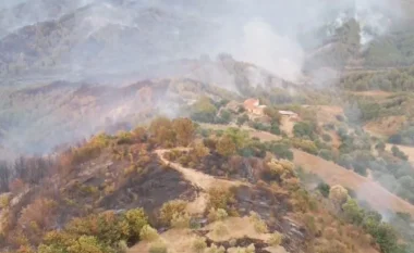 Zjarri në Gramsh, rreth 40 banesa të shkrumbuara nga flakët/ Banorë të evakuar dhe frikë për vatra të reja