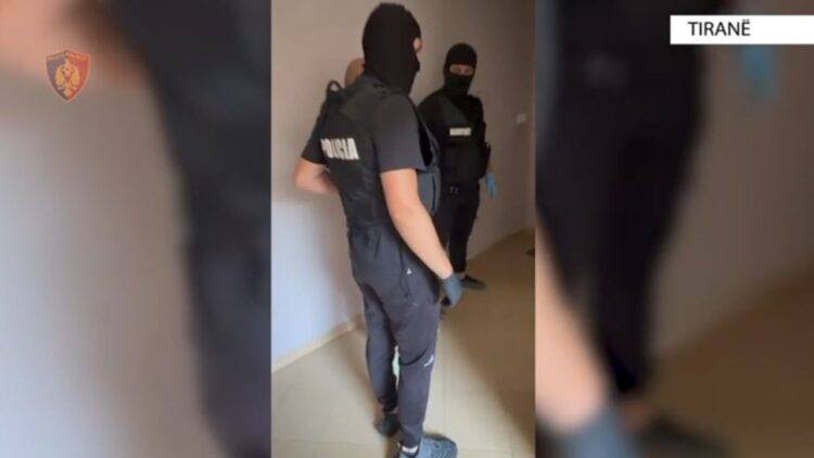 Zbulohet laboratori i lëndëve narkotike në Yzberisht/ Arrestohet pronari, ja çfarë sekuestroi policia