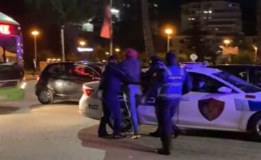 Kërcet arma në Durrës/ Të rinjtë grabisin pikën e karburantit, autorët hapin zjarr ndaj policisë, plagoset njëri prej tyre (EMRAT)