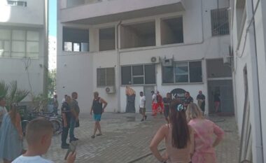 Zjarr në një apartament në Vlorë, panik tek banorët