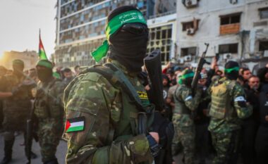 Hamas shprehet e gatshme të lejojë furnizime për pengjet nga Kryqi i Kuq