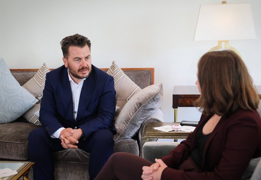 FOTO/ Prej shtatorit do ulen në Kuvendin e Shqipërisë, Ambasada Amerikane pret deputetët e rinj të dalë nga zgjedhjet e 11 Majit