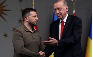 Erdogan bisedë telefonike me Zelenskyyn: Turqia vazhdon të mbështesë sovranitetin dhe integritetin territorial të Ukrainës
