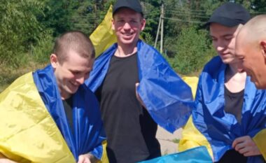 Rusia dhe Ukraina shkëmbejnë 84 të burgosur, një ditë para takimit Trump-Putin