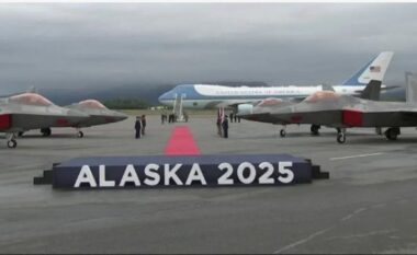 Gati për takimin e shumëpritur, Trump zbarkon i pari në Alaskë