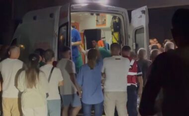 Thika e goditi afër zemrës, 27-vjeçari nga Korça niset me urgjencë drejt Traumës në kryeqytet