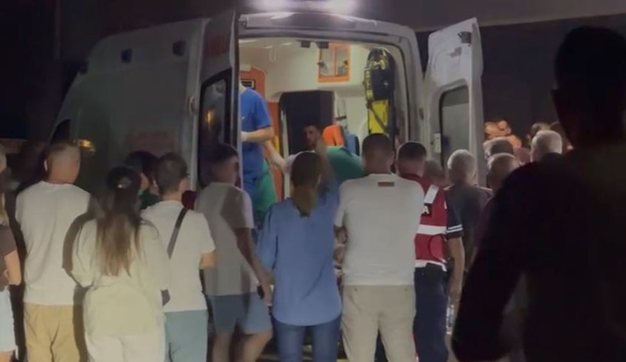 Thika e goditi afër zemrës, 27-vjeçari nga Korça niset me urgjencë drejt Traumës në kryeqytet