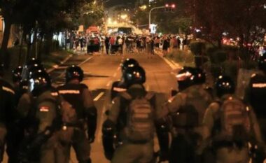 Dhunë gjatë protestave në Serbi, si po reagon BE-ja?