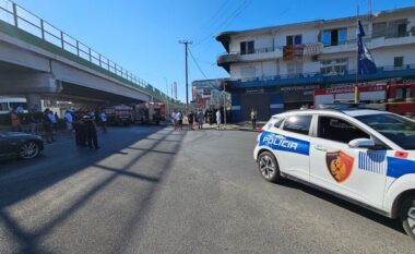 Përfshihet nga flakët një gomisteri në Shkozet të Durrësit, nuk raportohen të lënduar