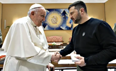 Politikani më i pëlqyer i Amerikës zbulohet në një sondazh të ri, ku qëndron Papa dhe Zelensky?