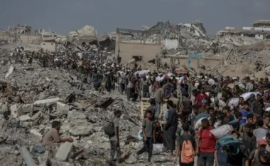 Tragjedi në shpërndarjen e ndihmave në Gaza, kamioni përmbyset, 20 të vdekur