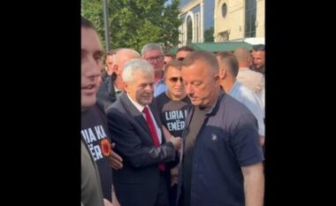 Protesta në përkrahje të ish-krerëve të UÇK-së, Ali Ahmeti i bashkohet tubimit në Prishtinë