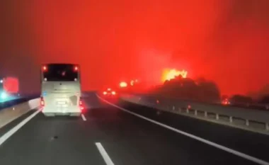 Zjarret në Greqi/ Qindra emigrantë shqiptarë mbeten të bllokuar në aksin që lidh Artën me Janinën