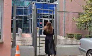 Në zbatim të masës “detyrim paraqitje”, Ajola Xoxa paraqitet në SPAK