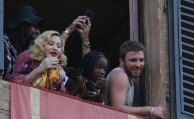 Madonna feston 67 vjetorin e lindjes në një ngjarje të veçantë në Itali