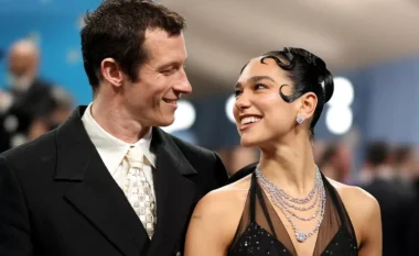 E dashuruar marrëzisht: Dua Lipa rrëfen lidhjen me Callum Turner
