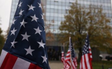 Ambasada amerikane: Ngërçi politik po i kushton Kosovës, udhëheqësit duhet ta prioritetizojnë progresin dhe stabilitetin
