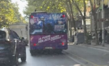 Braçe denoncon një tjetër ‘plagë’ të Tiranës, bllokimin e korsisë së emergjencës në Unazë