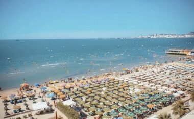 Faqja e njohur turistike: Pse britanikët dynden drejt Durrësit për pushime?