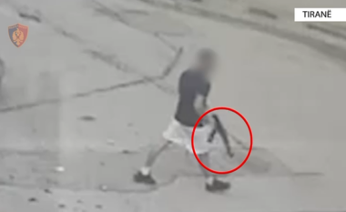 VIDEO/ Qëll*i me ar*ë drejt një makine në Kombinat, arrestohet autori dhe një person tjetër