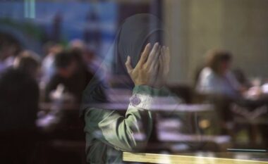 Britania e Madhe merr masa shtesë për të trajtuar ‘kr*met e nderit’ kundër grave dhe vajzave