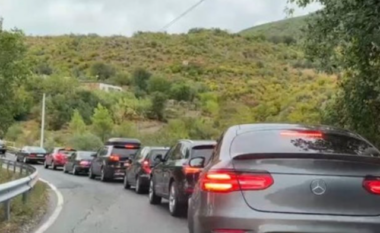 Moti i keq largon pushuesit nga plazhet dhe bregdeti, trafik i rënduar në akset Shkodër- Lezhë dhe Lezhë-Milot