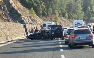 Makina aksidenton një këmbësor në Rrugën e Kombit, i pl*gosuri në gjendje të rëndë te spitali i Traumës