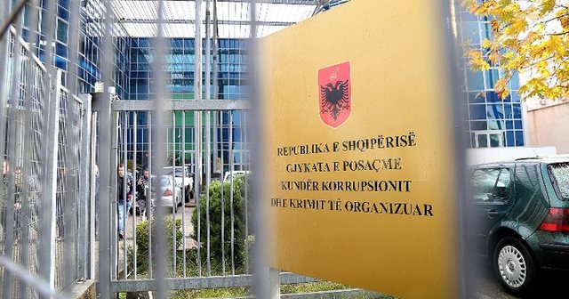 Akuzohet se kërkoi ryshfet për një tendë pa leje/ GJKKO cakton arrest me burg për inspektorin e IMT Tiranë, Gerald Fuçia: Nuk kam lidhje me ngjarjen