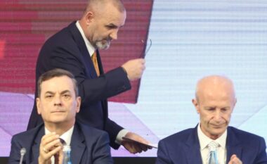Tre vite burg nëse tallesh dhe përbuz “udhëheqësit”