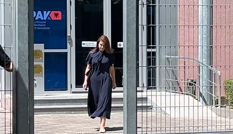 Ajola Xoxa paraqitet në SPAK (VIDEO)