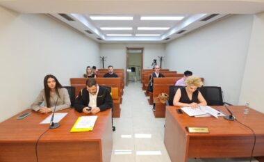 Kolegji Zgjedhor pushon çështjen e Andia Ullirit për mandatin e deputetit