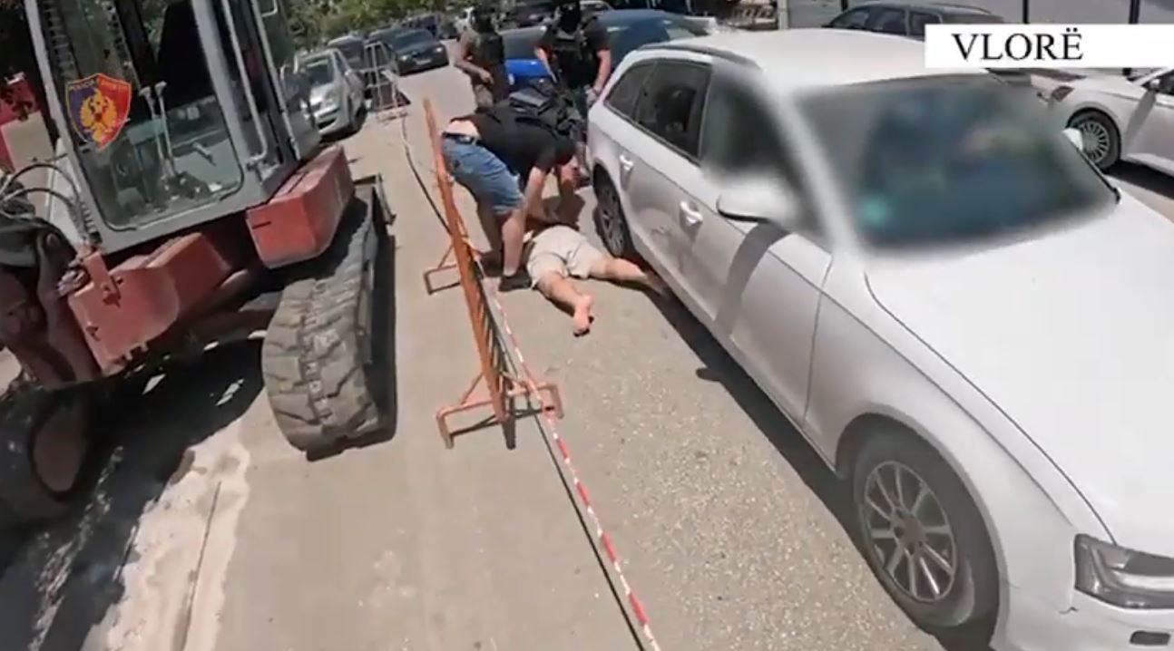 VIDEO/ Arrestohet një prej autorëve të dyshuar të vrasjes së Renato Hoxhajt në Vlorë (EMRI)