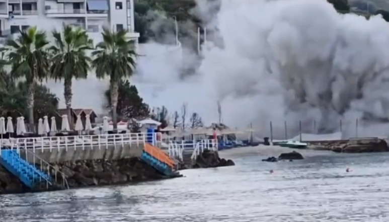 Shembet një objekt tre katësh në Vlorë, iu vendos 32 kg lëndë plasëse (VIDEO)