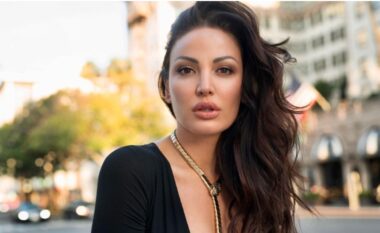Bleona Qereti birëson një luan në Afrikë (VIDEO)
