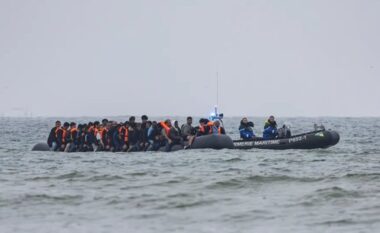 Tragjedi pranë brigjeve të Italisë/ Përmbytet një gomone e mbushur me emigrantë, tre motra të mitura humbin jetën
