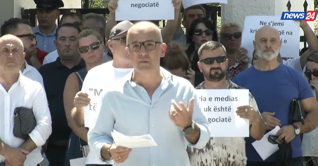 Lejoni gazetarët të rikthehen në vendin e tyre të punës/ Endri Xhafo: Kur pengohet puna e medias, humb e gjithë shoqëria