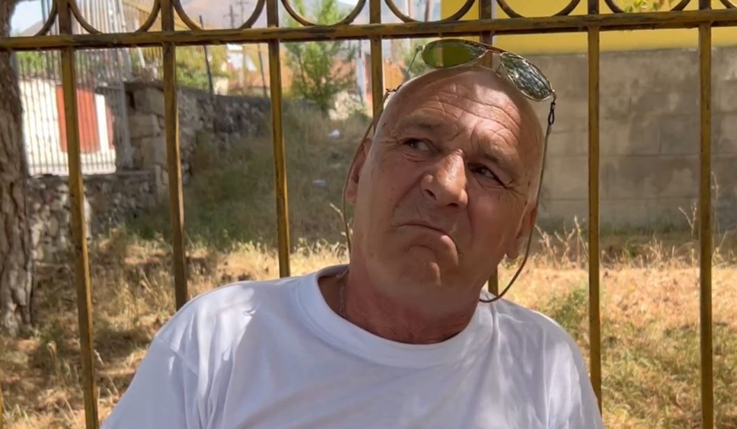 Ngjarja e rëndë në Korçë/ Flet miku së 60-vjeçarit që u gjet i dekompozuar: Vdiq nga varfëria dhe i harruar nga të gjithë…