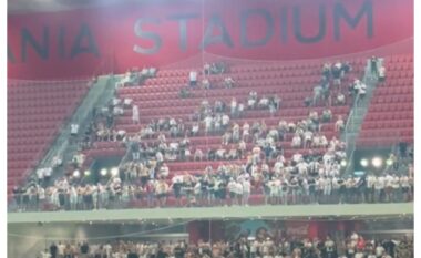 VIDEO/ Kishin ardhur në Tiranë për festë, shihni zhgënjimin e tifozëve të Hajdukut pas eliminimit nga Dinamo