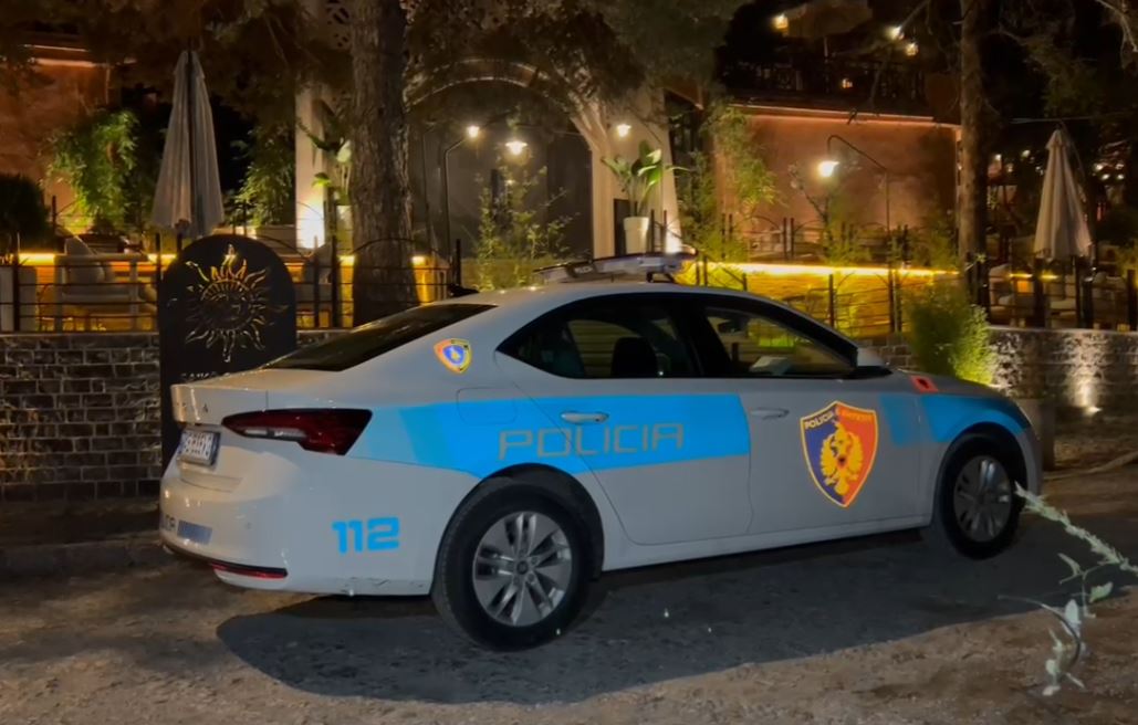 Dy grupet u konfliktuan me thika, policia shoqëron 3 persona në Korçë