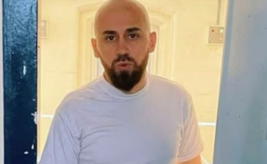 Vrasësi shqiptar poston video në TikTok nga qelia/ Daily Mail: Kërkon të dërgohet në Shqipëri
