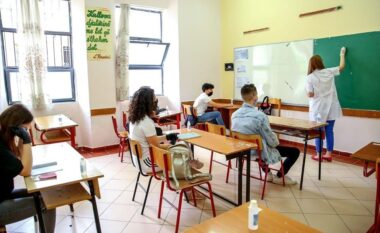 Miratohet udhëzimi për vitin e ri shkollor/ Nga ndalimi i celularëve, te masat kundër bullizmit
