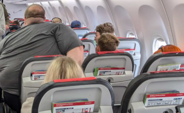 Nga janari 2026, pasagjerët obezë do paguajnë për dy ulëse në avion, vendimi nxit debate