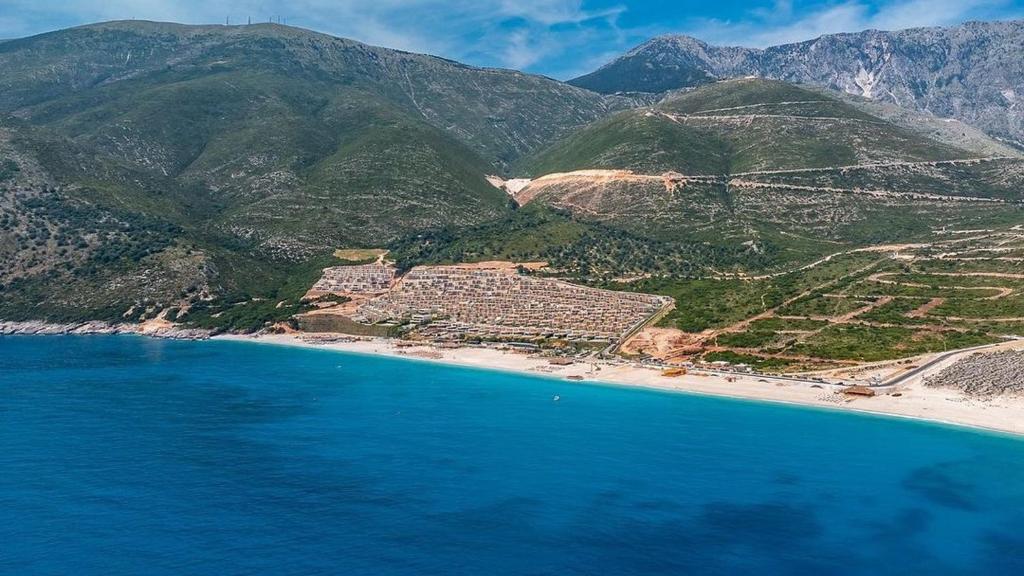 The Times: Boom dhe përplasje në Rivierën shqiptare/ Banorët kundër investitorëve strategjikë