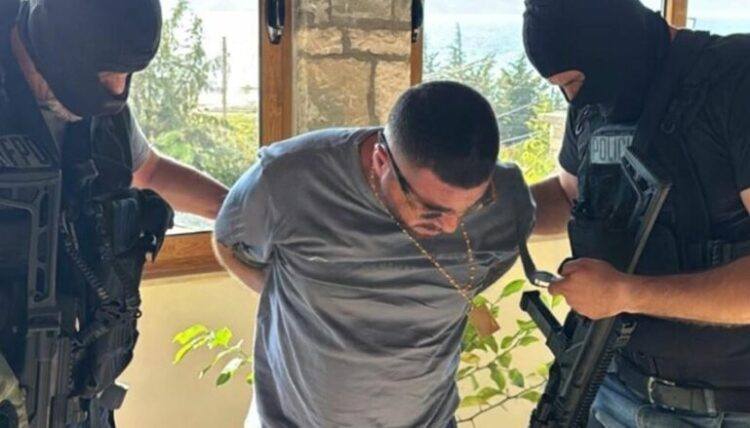Me 25 mijë euro me vete dhe armë gati për qitje, policia zbardh detaje mbi arrestimin e Flodian Plakut