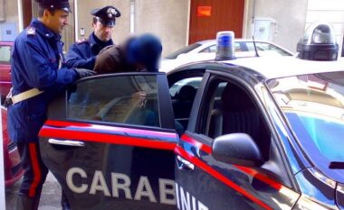 Mbante të mbyllur në shtëpi ish-gruan dhe dy fëmijët, arrestohet 53-vjeçari shqiptar në Itali