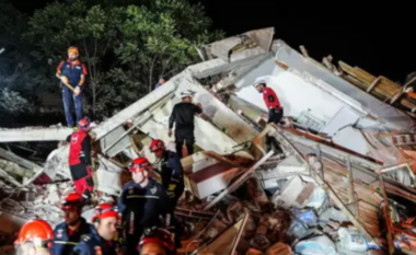Tërmeti me magnitudë 6.1 në Turqi/ Një i vdekur dhe 29 të plagosur, publikohen pamjet nga rrënojat (VIDEO)