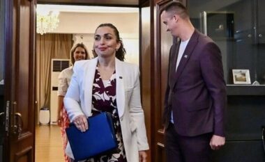 Vjosa Osmani pret në Presidencë zyrtarin e lartë amerikan të Mbrojtjes dhe NATO-s, David Baker