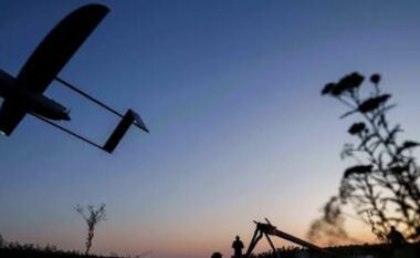 Lufta në Ukrainë/ Kievi nën sulmin e raketave dhe dronëve rusë, raportohet për shtatë të plagosur (VIDEO)